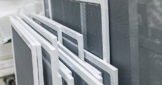 Москитные сетки на пластиковые окна Киров купить по цене от 923 руб.